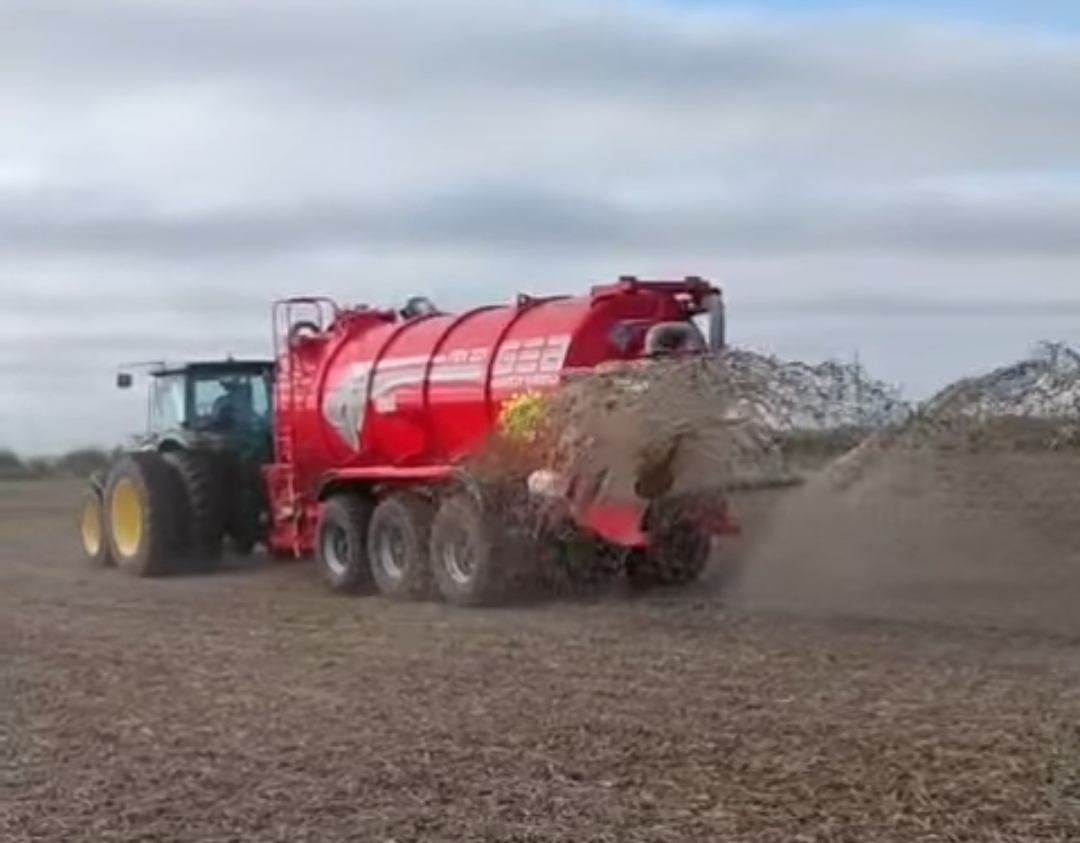 Dejó su trabajo en el campo y apostó a su propia empresa: hoy transforma un problema en oportunidad productiva